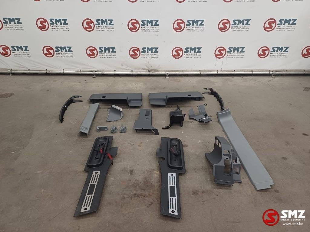 Occ diverses pièces de cabine Renault T, Autos : Pièces & Accessoires, Pièces camion, Utilisé, Renault, Autres pièces automobiles