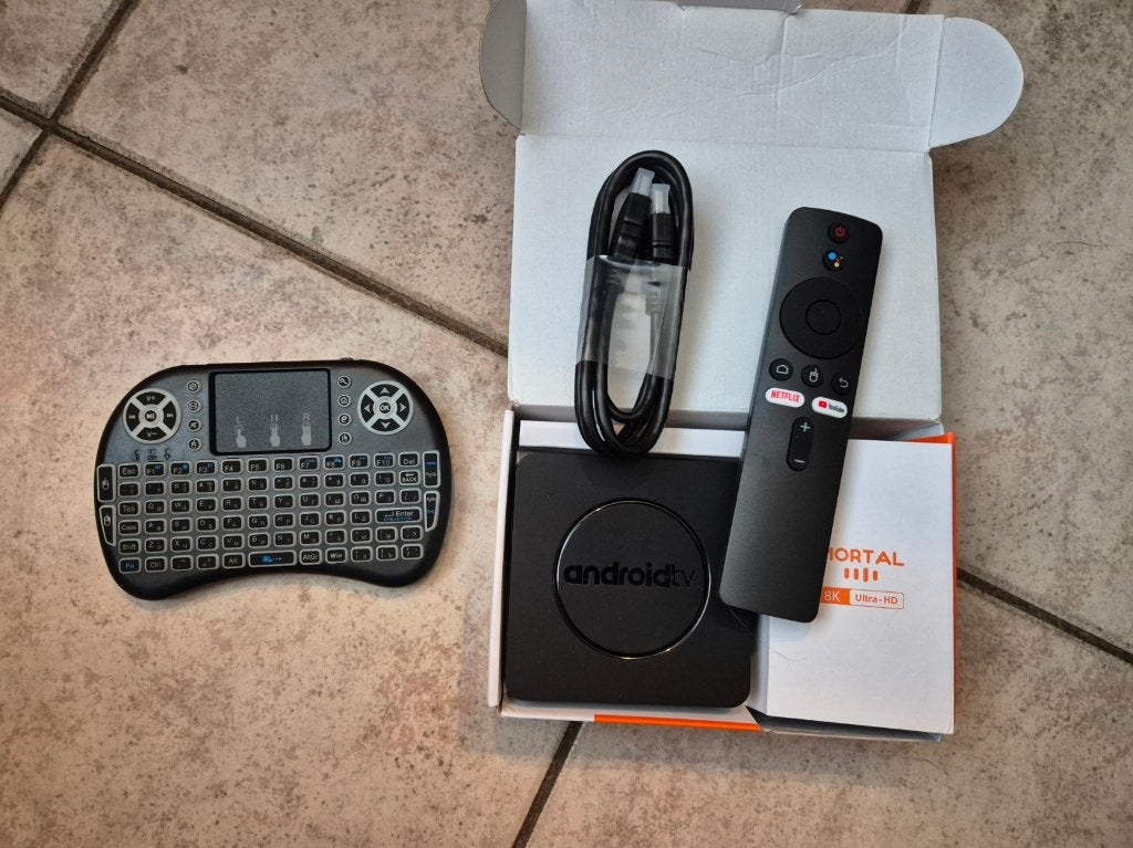 Box Android TV avec clavier, Enlèvement ou Envoi, Comme neuf, Décodeur