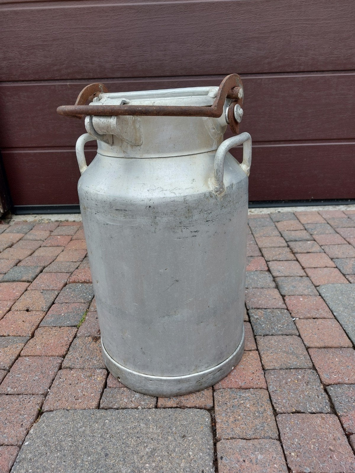 Pot à lait en aluminium, Enlèvement