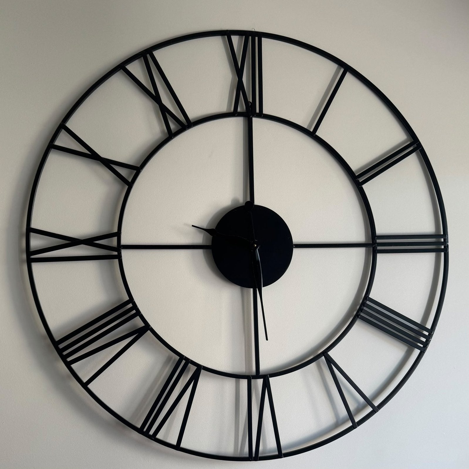 Horloge murale XXL en métal noir 107 cm – Style industriel, Noir, Comme neuf, Industriel, Enlèvement