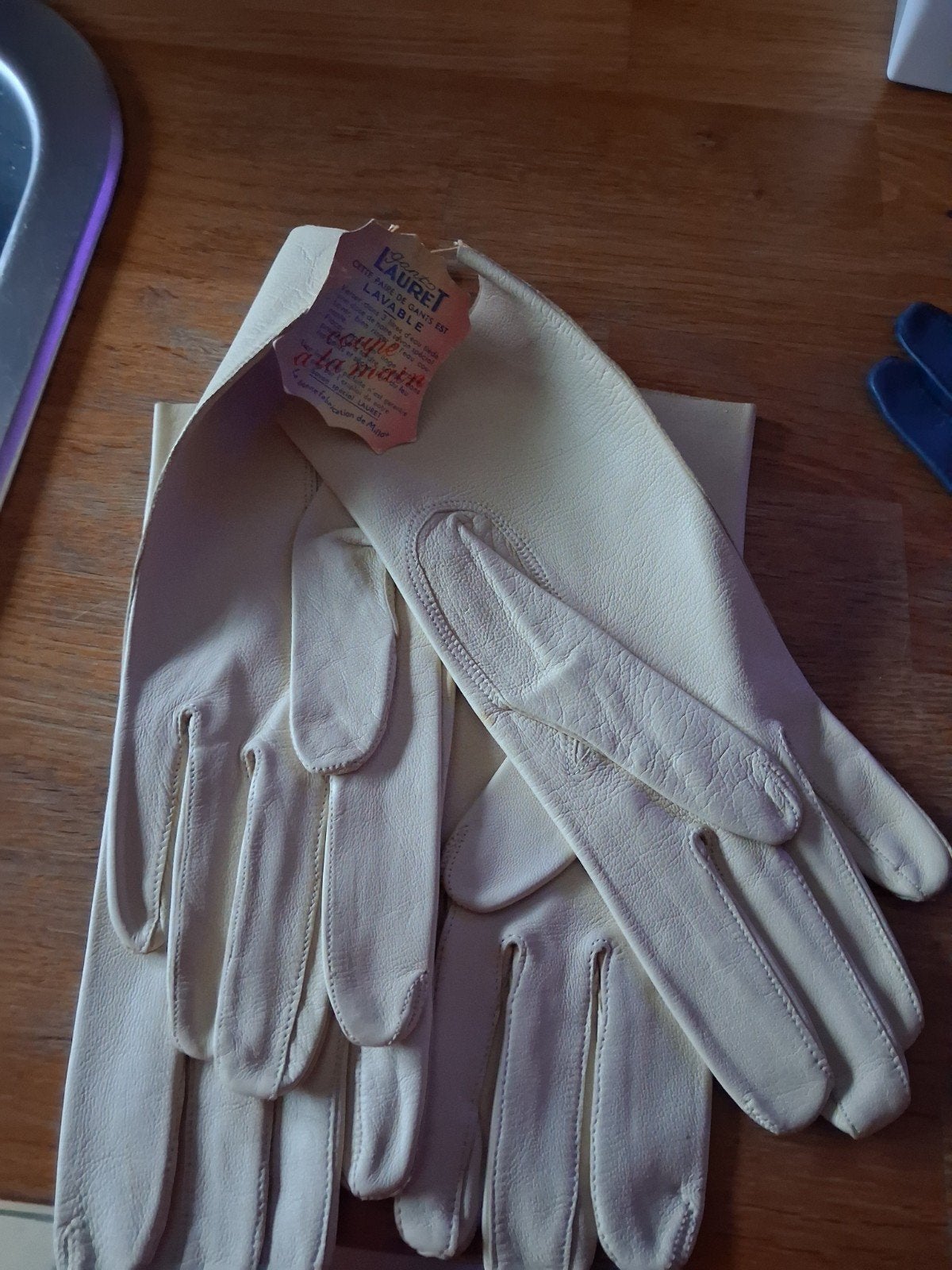 Vintage lederen dameshandschoenen wit. 2 paar voor 30 euro, Kleding | Dames, Mutsen, Sjaals en Handschoenen, Ophalen