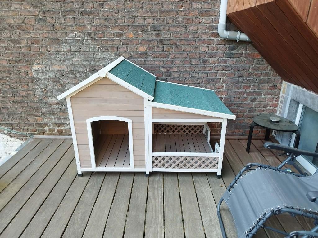 Grande niche pour chien avec terrasse – état impeccable, Comme neuf, Enlèvement, Niche à chien, 100 cm ou plus