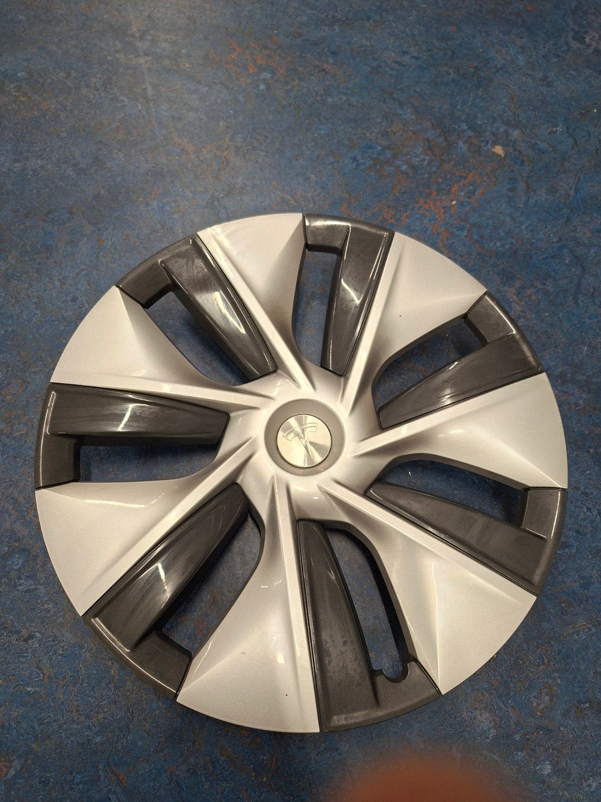 Wieldoppen tesla model y, Ophalen