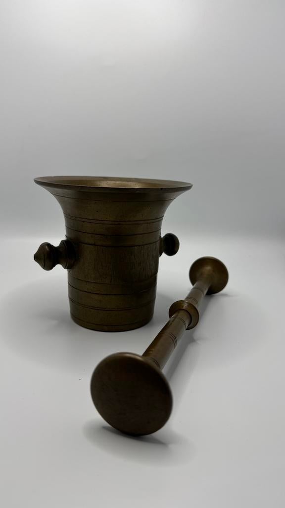 Antieken bronzen vijzel, Ophalen