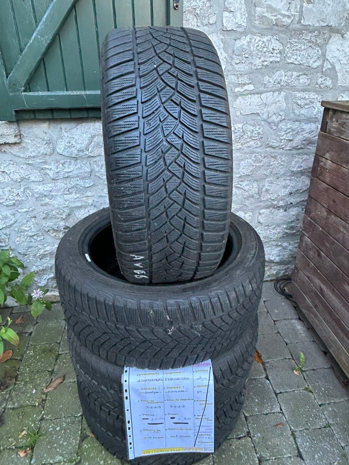 4 pneus hiver goodyear 235/45/17 97V état neuf, Autos : Pièces & Accessoires, Neuf, Pneus hiver, Véhicule de tourisme, Enlèvement