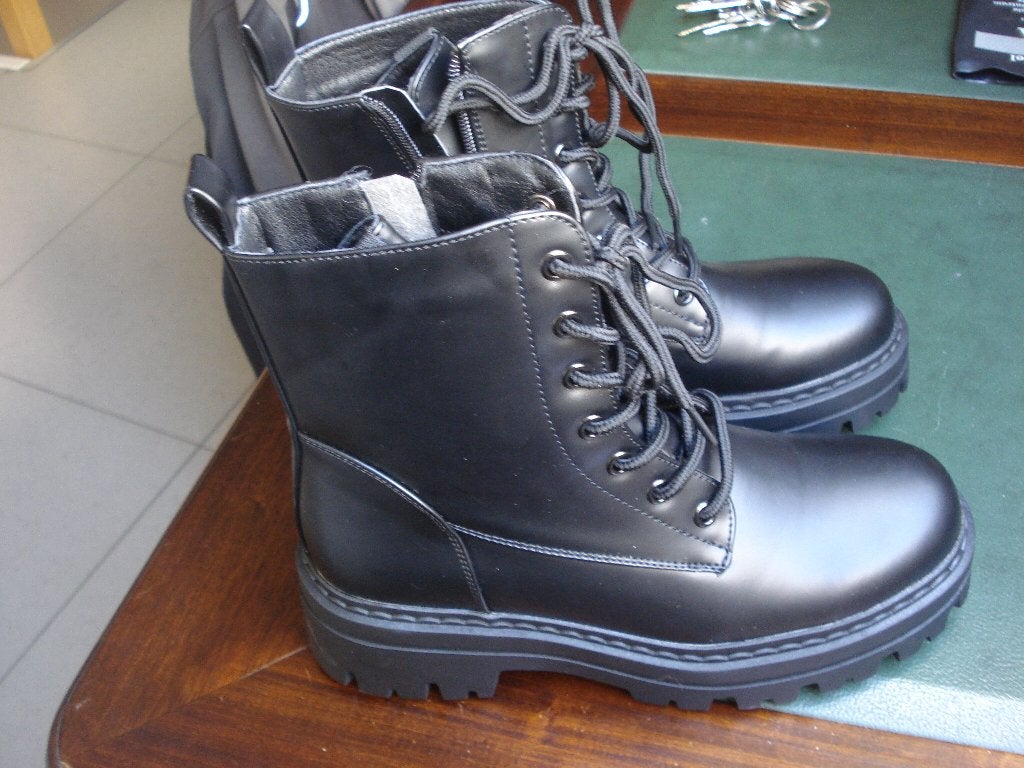 ** Nieuwe Ideal Shoes laarsjes, dames/meisjes. mt 39, Neuf, Enlèvement ou Envoi, Boots et Botinnes, Noir