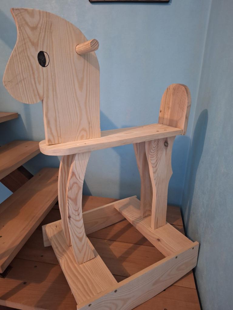 Cheval à bascule en bois, Enlèvement