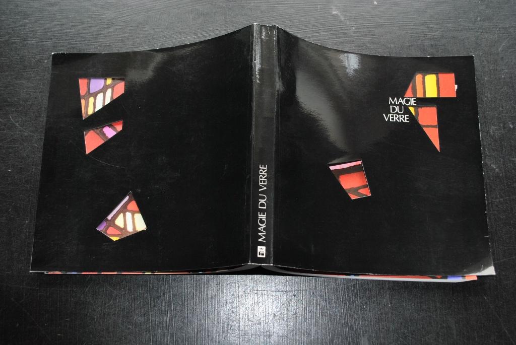 Magie du verre le vitrail dans l'art belge Catalogue d'expo, Ophalen of Verzenden