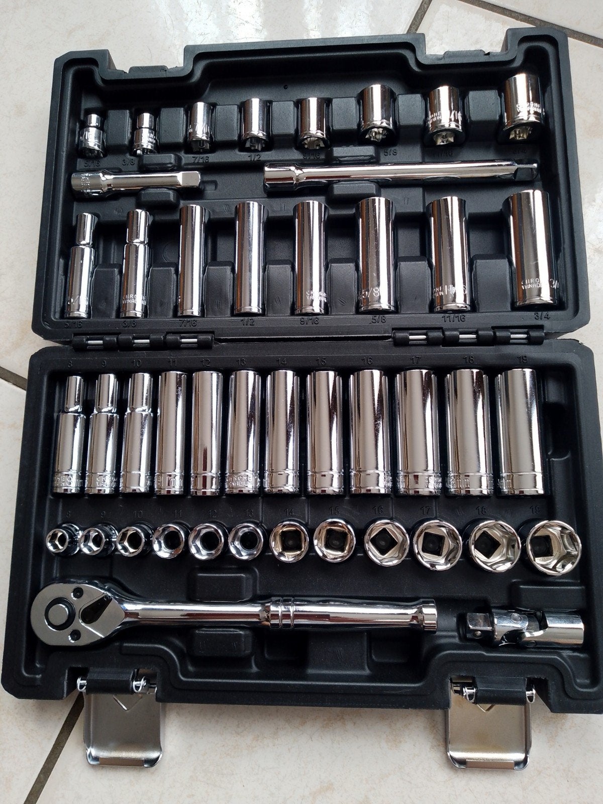 coffret en 3/8 racagnac + douilles 44 pièces métric et SAE, Enlèvement