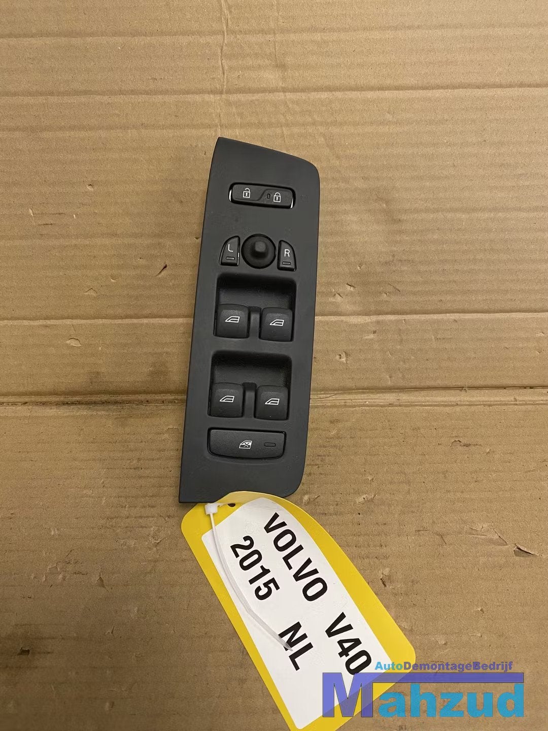 VOLVO V40 Links voor raam schakelaar 2012-2019, Gunnar Engellaus vag 8
405 31  Gothenburg, SE, Info@volvocars.com, Volvo Car Corporation
