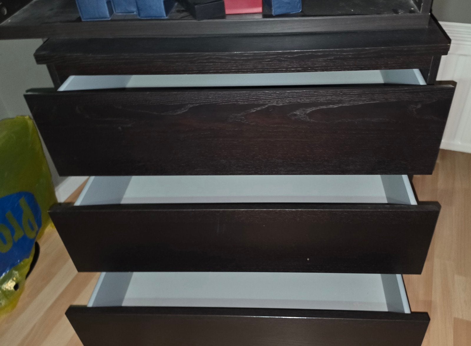Commode Ikea, Enlèvement