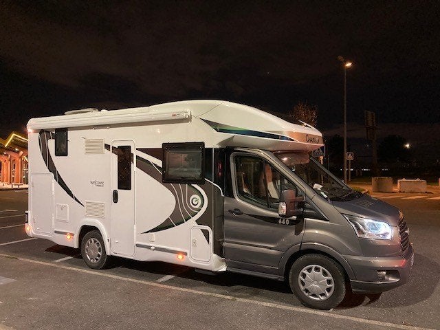 Chausson 640 topstaat + nieuwe startbatterij en voorbanden., Ringverwarming, Koelkast, Ford, 6 tot 7 meter