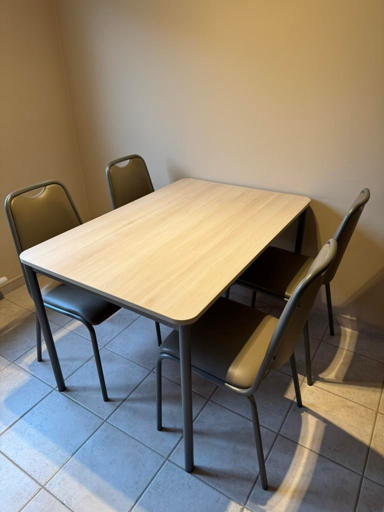 Mooie keukentafel & 4 stoelen als nieuw., Ophalen, Zo goed als nieuw