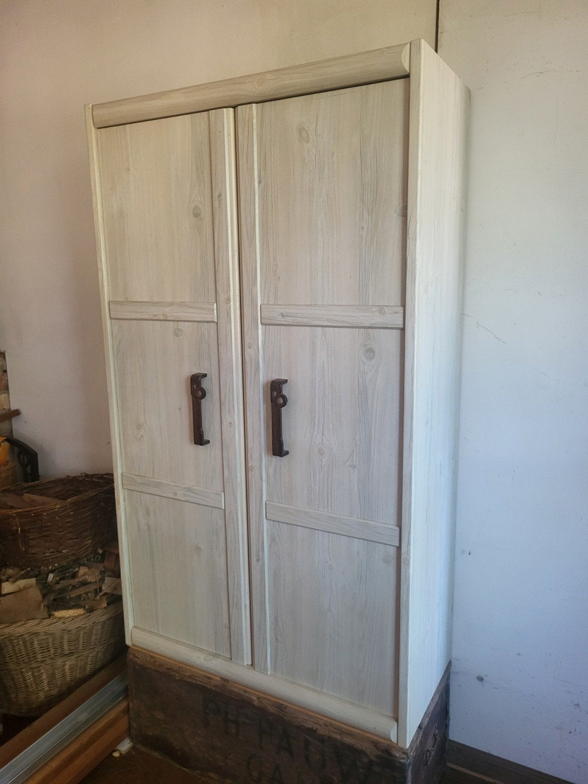 Witte kast met deuren, Ophalen, Gebruikt, 100 tot 150 cm, 50 tot 100 cm