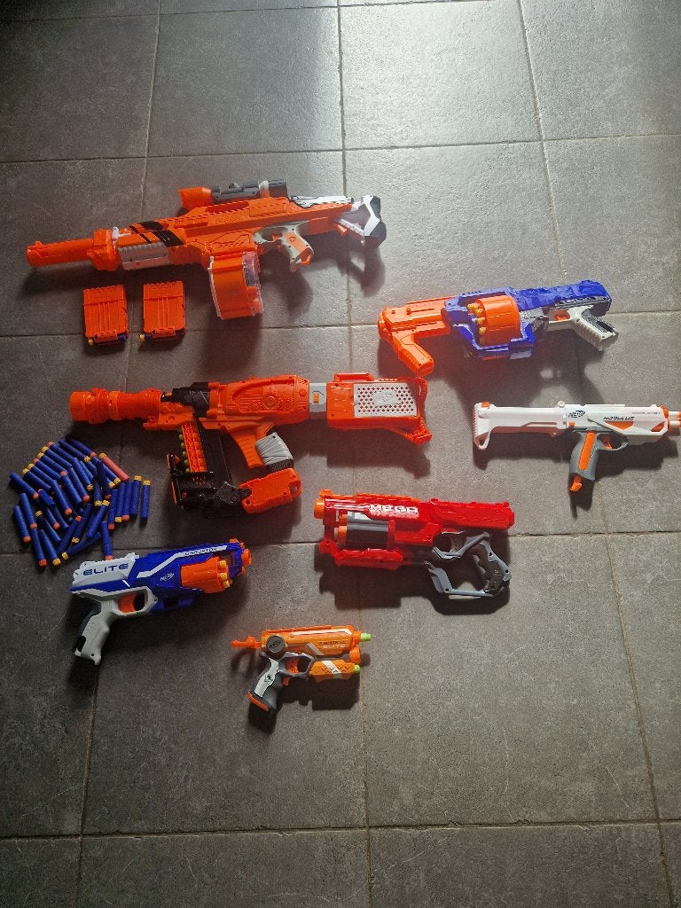 lot de différents Nerf + accessoires, Enfants & Bébés, Jouets | Extérieur | Jeu d'action, Enlèvement, Utilisé
