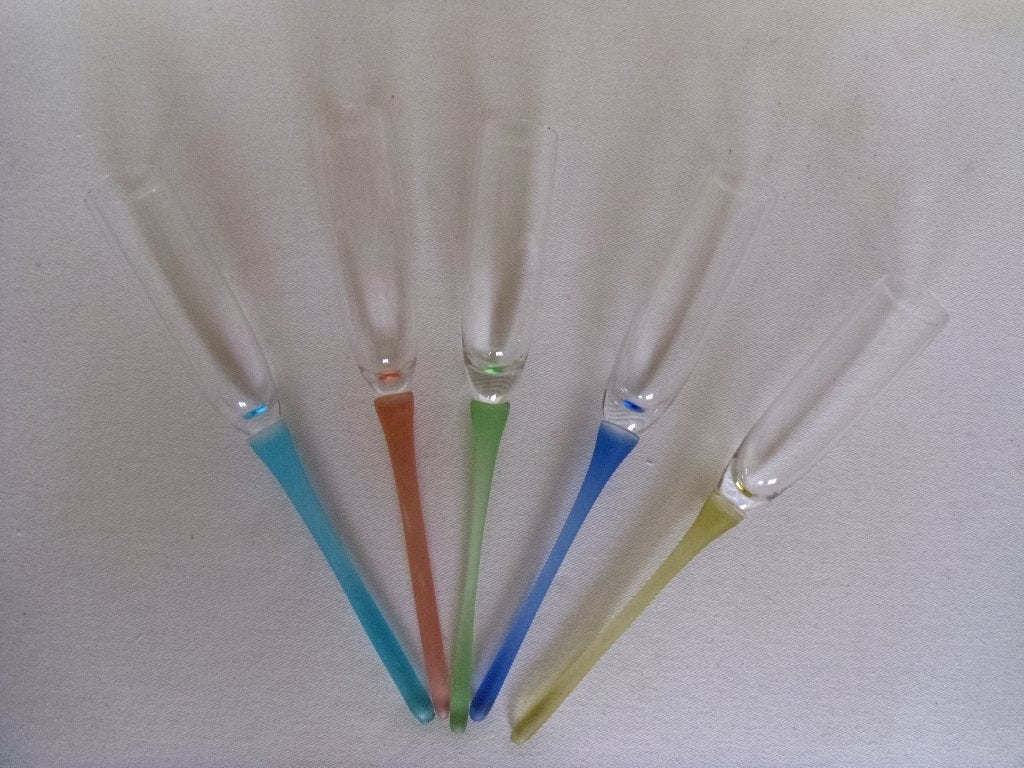 champagneglazen op gekleurde steel / set 5 stuks, Huis en Inrichting, Ophalen, Glas of Glazen, Modern, Glas