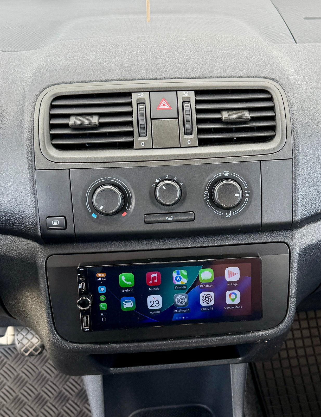Škoda Fabia 1.2 Benzine – CarPlay – Gekeurd voor Verkoop!, Auto's, Stof, Zwart, Zwart, USB