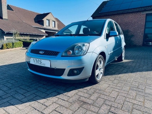 Ford Fiesta 1.3 Essence * Garantie * Euro4 *, 144 g/km, Achat, Boîte manuelle, Noir