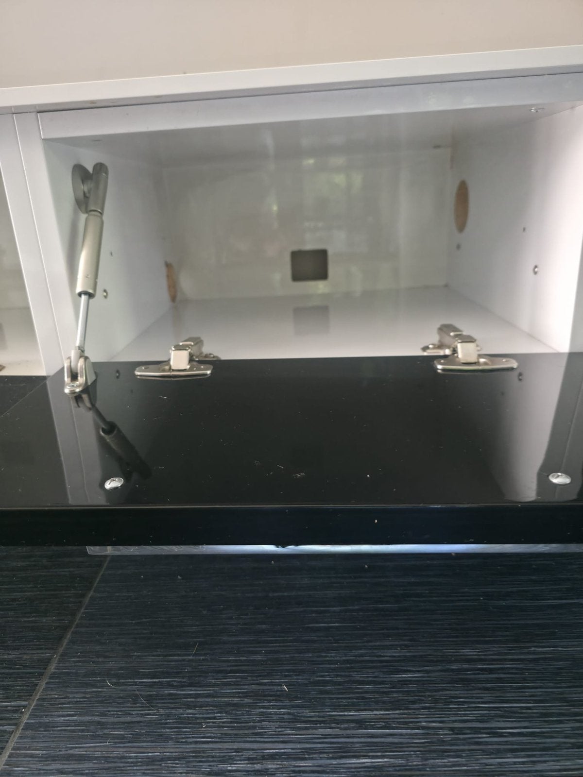 TV-meubel / dressoir  Wit met zwarte klepdeuren (3 vakken), Huis en Inrichting, Ophalen, Overige materialen, Gebruikt, Design