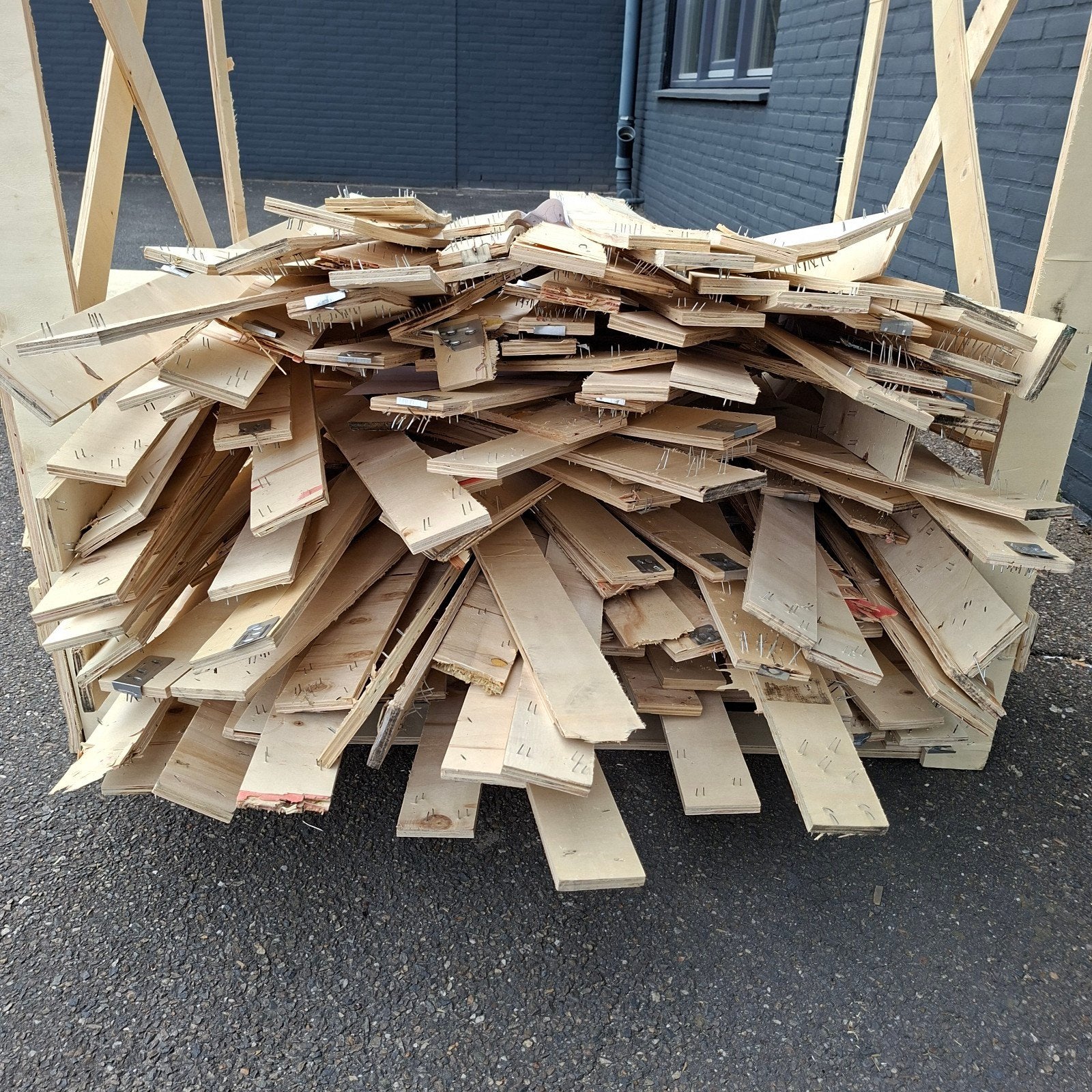 Houten latten multiplex brandhout resthout, Ophalen