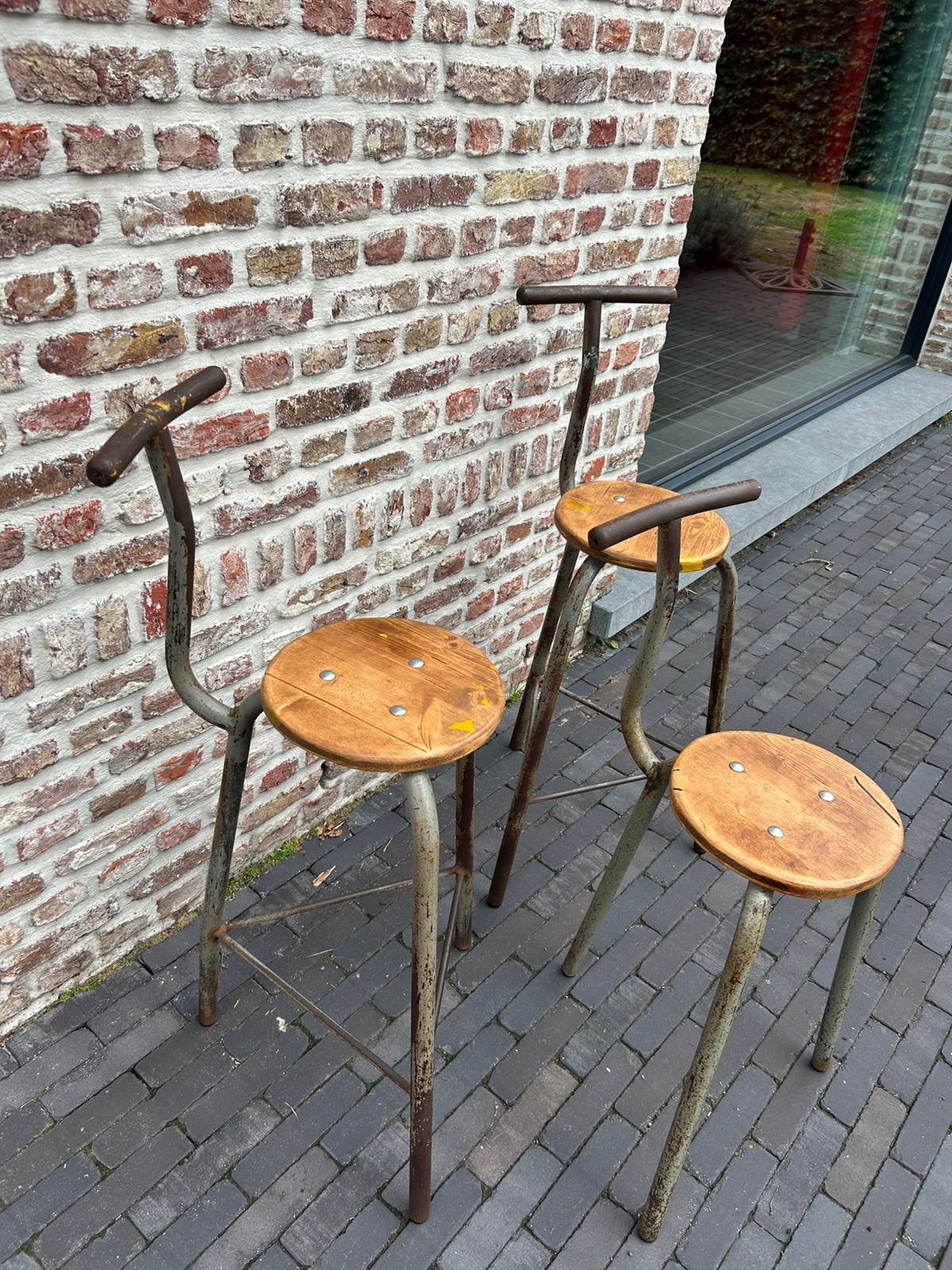 Oude stoeltjes/krukjes uit de koekjesfabriek, Antiek en Kunst, Ophalen