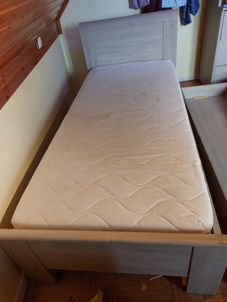 1 persoonsbed inc lattenbodem en matras, Huis en Inrichting, Slaapkamer | Bedden, Ophalen, 90 cm, Eenpersoons, Zo goed als nieuw