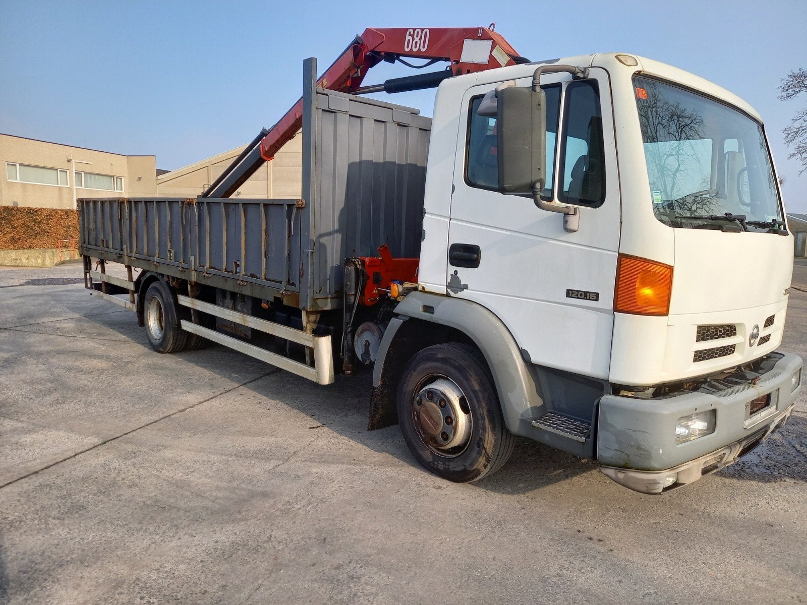 Nissan vrachtwagen met kraan bj 2006, Diesel, Particulier, Radio, Te koop