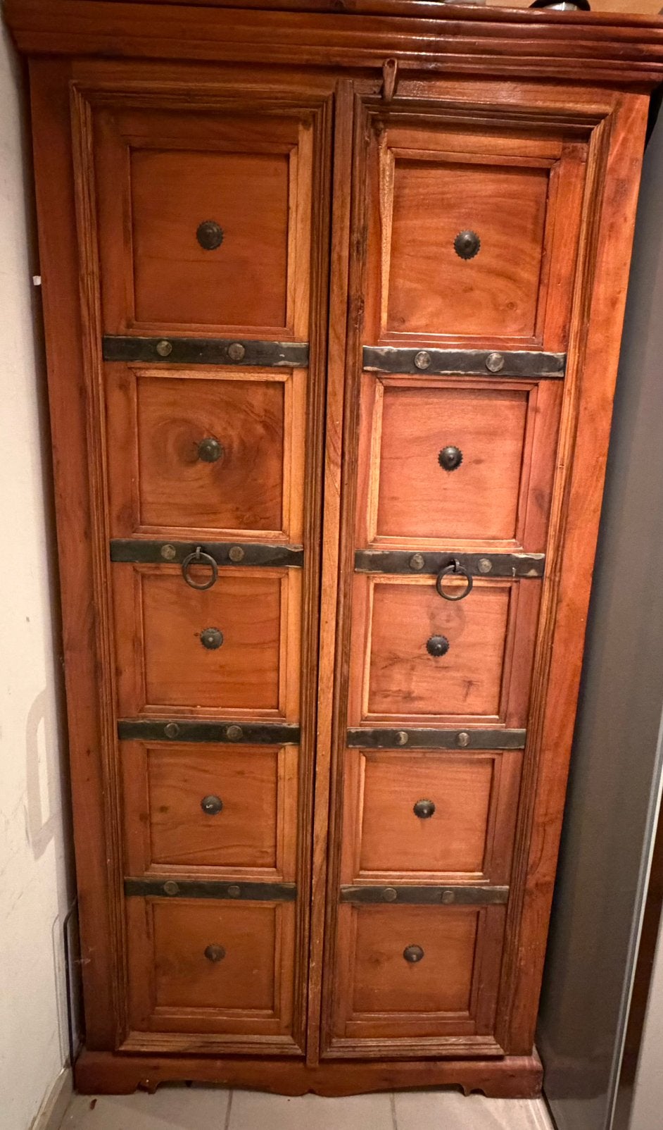 Armoire solide antique, Enlèvement