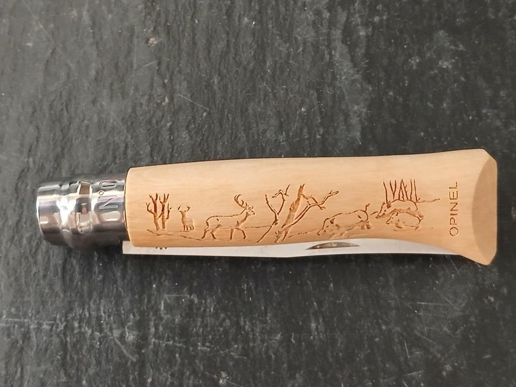 Opinel doté d'un manche beige joliment gravé - Lame en INOX, Enlèvement, Utilisé