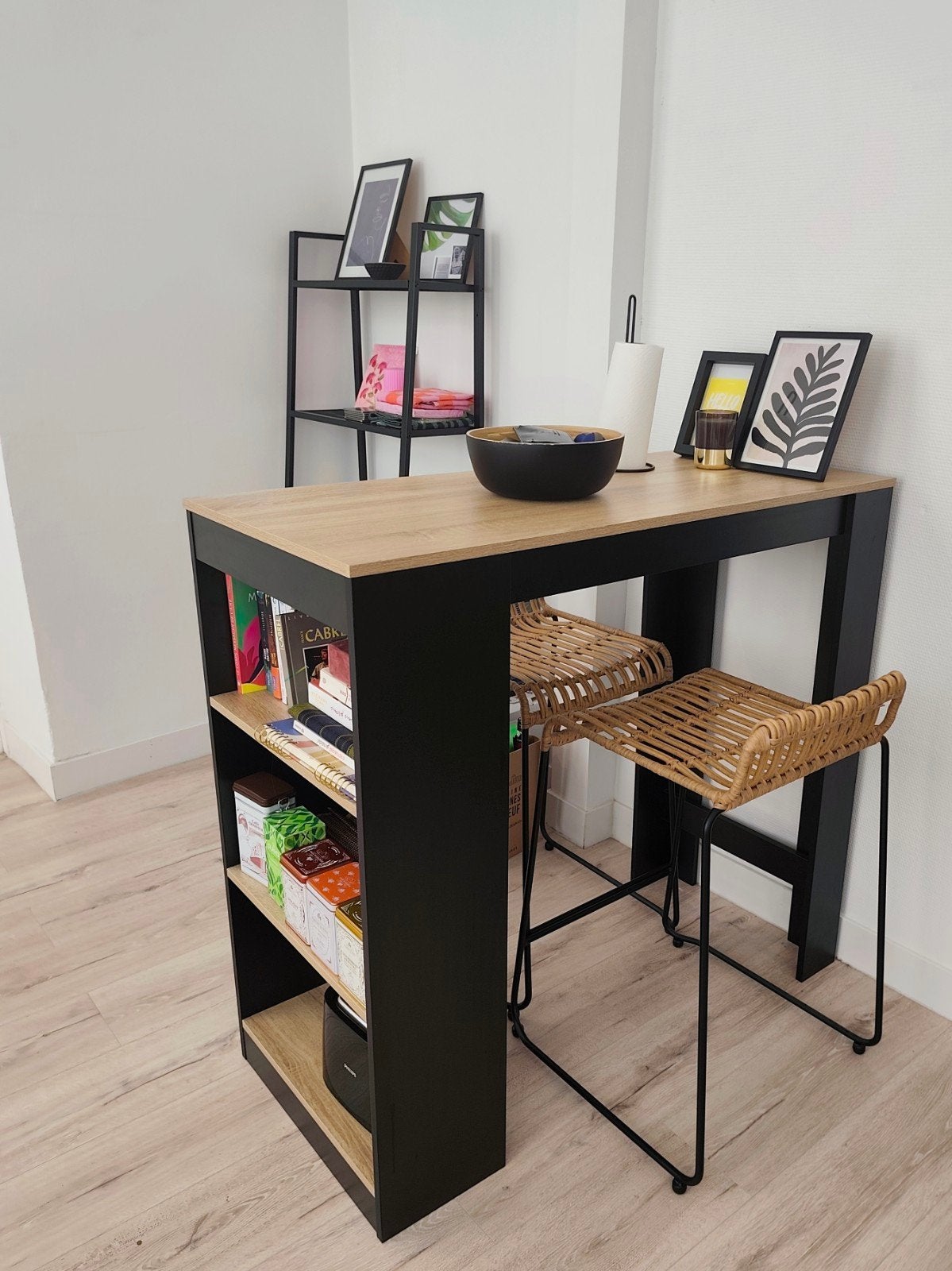 [Afzonderlijke verkoop of kavel] Zwart/houten bartafel + 2 k, Ophalen, Zo goed als nieuw