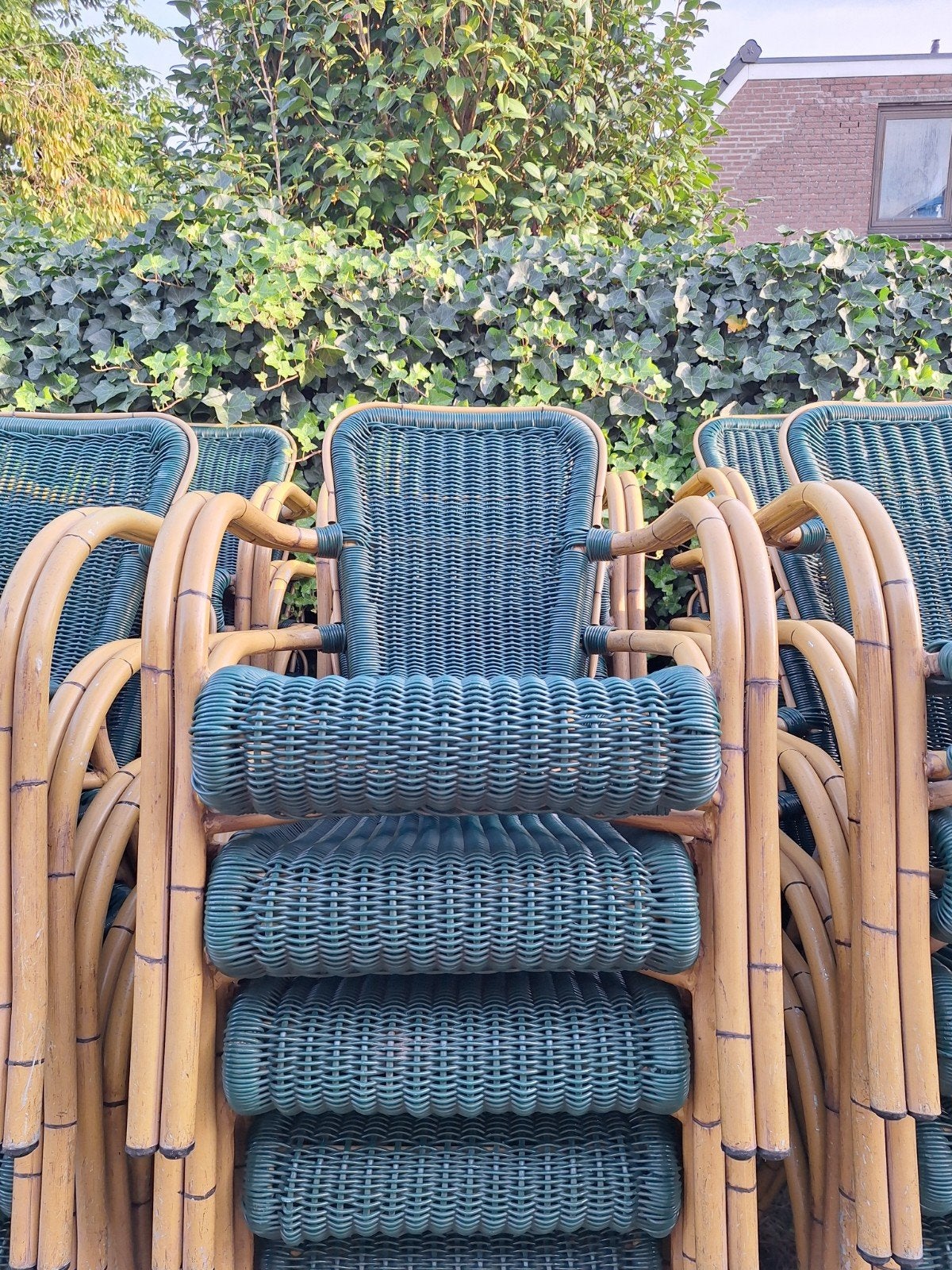 44 groene terrasstoelen, zie ook mijn andere advertenties, Ophalen of Verzenden, Zo goed als nieuw, Rotan, Stapelbaar