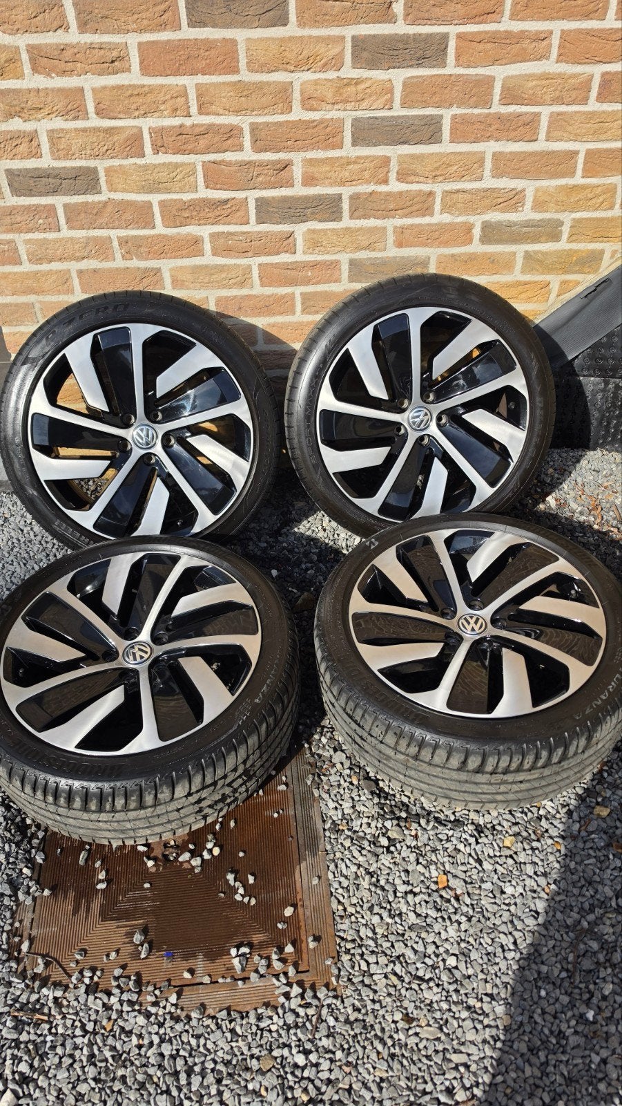 4 Jantes VW Montevideo 19" OEM + Pneus, 245 mm, Véhicule de tourisme, Pneus été, Pneu(s)