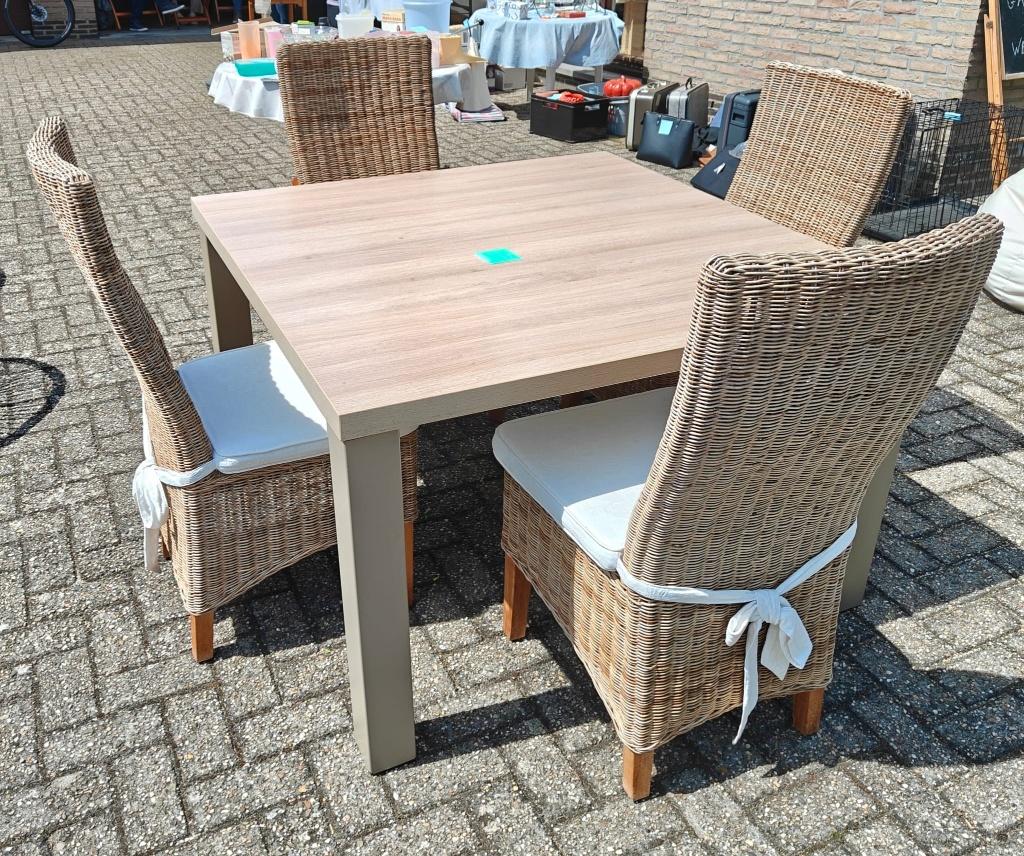 Tafel en 4 stoelen, Huis en Inrichting, Tafels | Eettafels, Ophalen, Gebruikt, Vierkant, Vier personen
