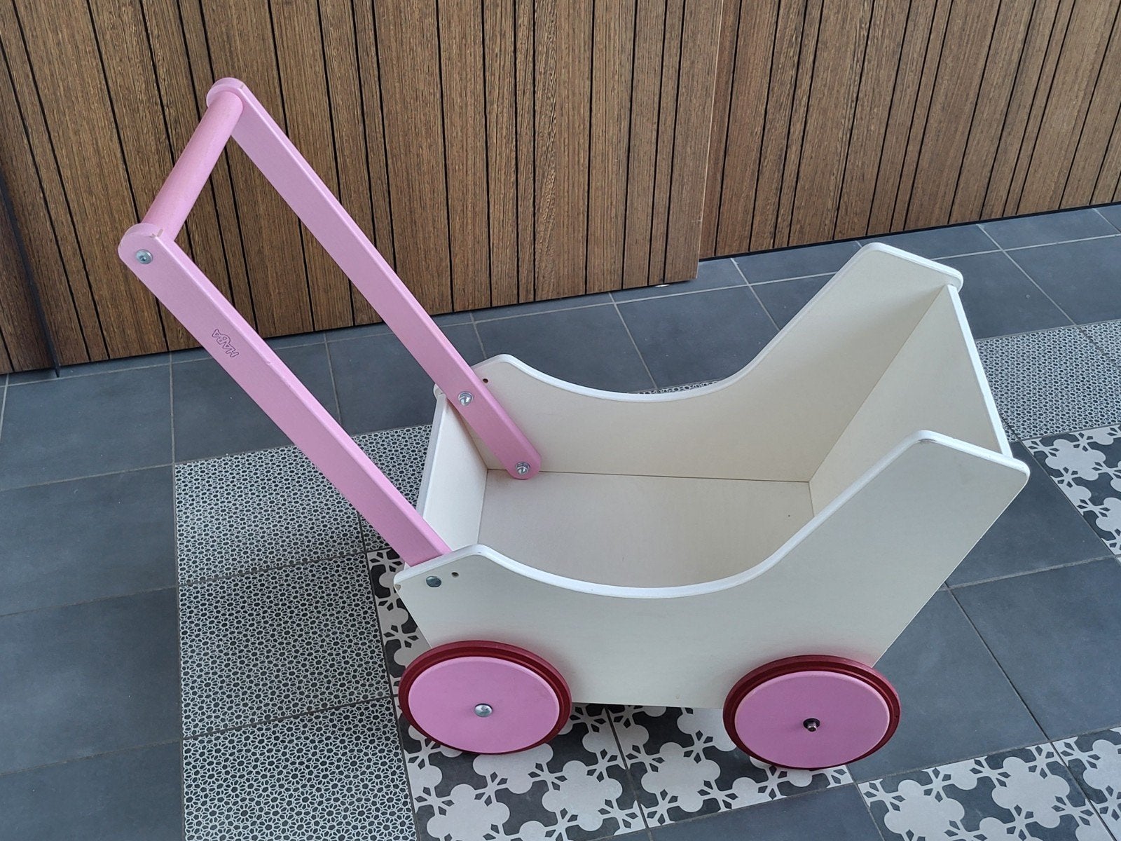 chariot à poupées, Enlèvement