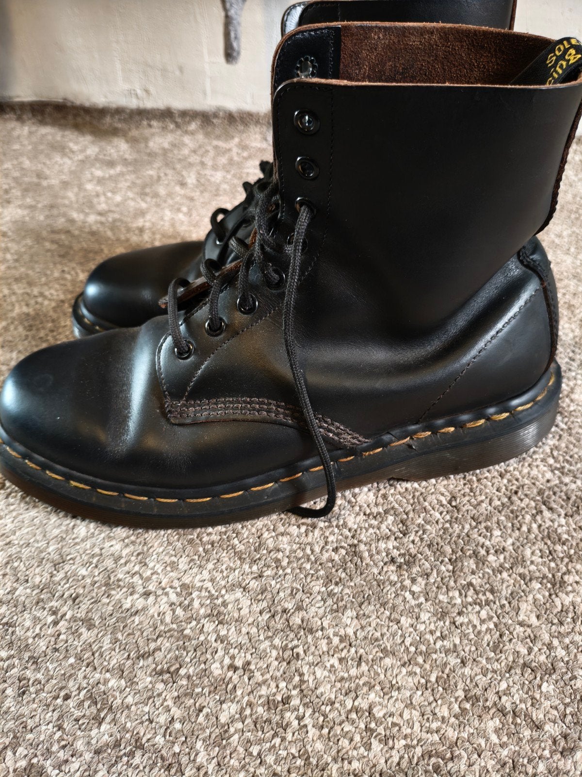 Dr. Martens 1460, Enlèvement