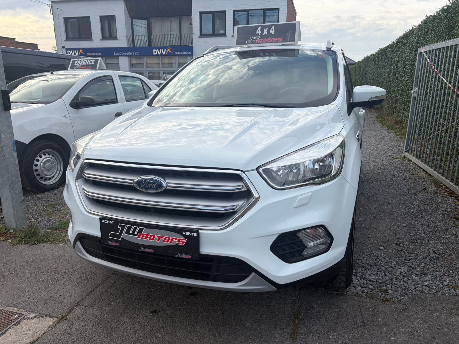 FORD Kuga 1.5 EcoBoost ECO FWD Trend**Euro6b**GARANTIE**, Auto's, Voorwielaandrijving, Stof, 1498 cc, 4 cilinders