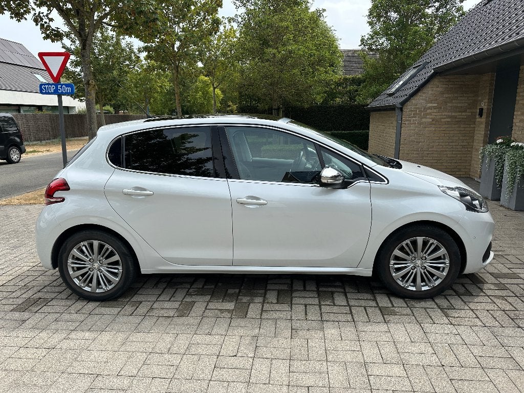 Peugeot 208 - Allure, Boîte manuelle, Entretenue par le concessionnaire, Noir, 5 portes
