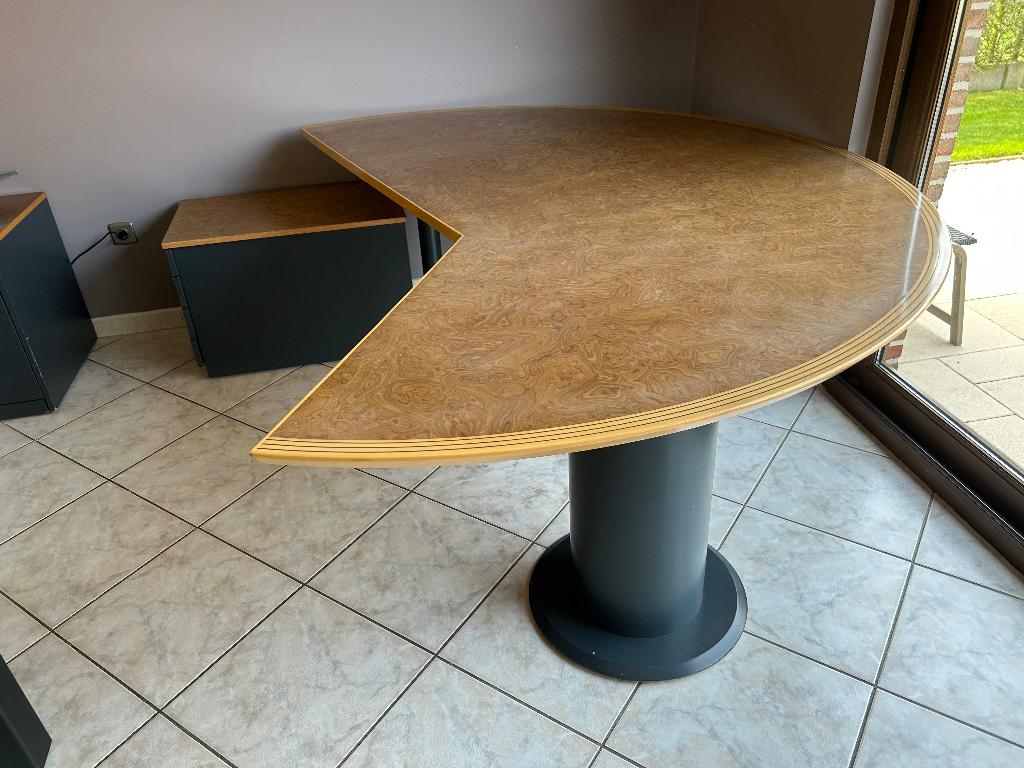 Grote bureau, Enlèvement, Utilisé