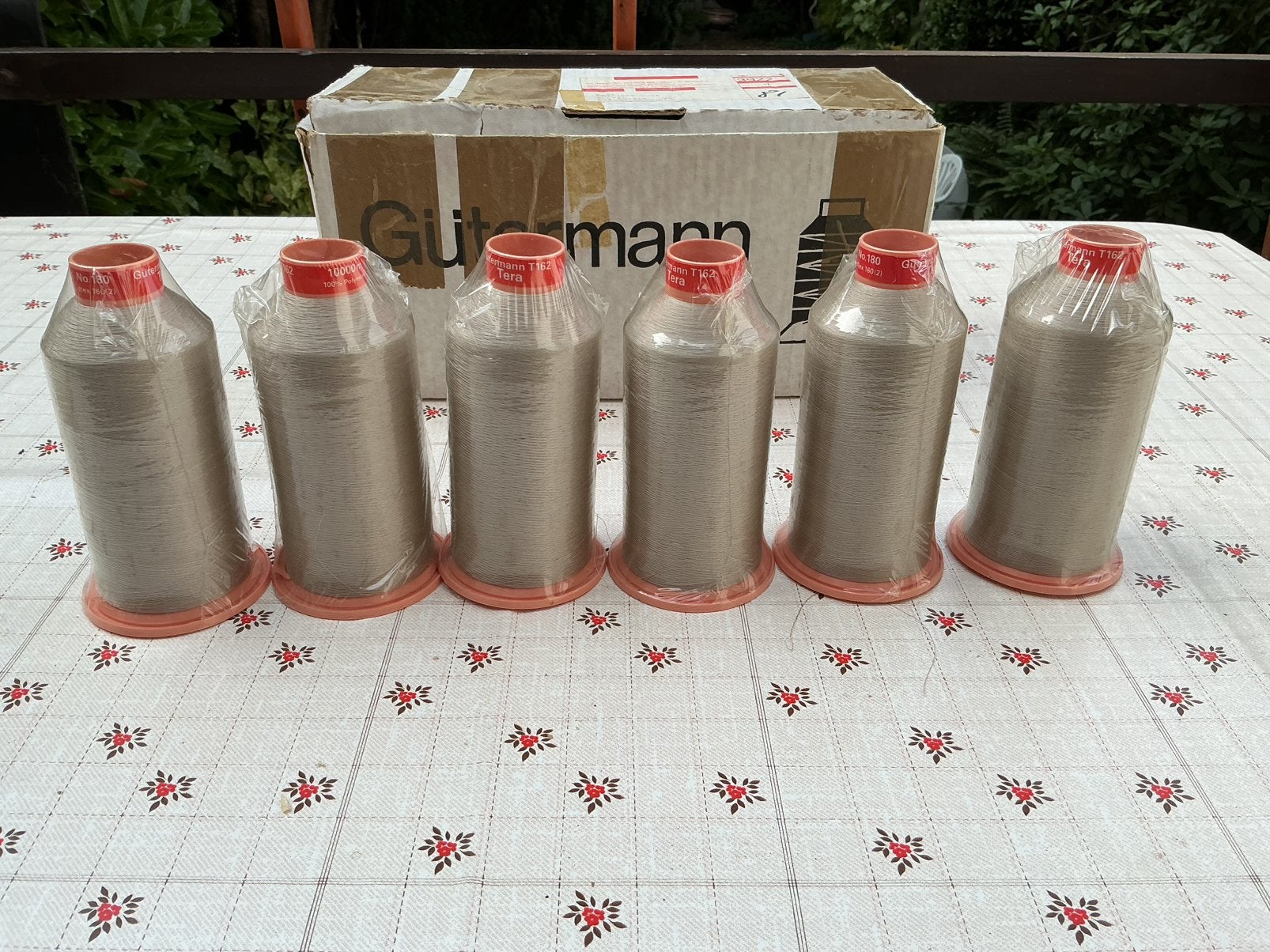 Fils GUTERMAN, 100 % POLYESTER -cône1000 m., Enlèvement ou Envoi, Neuf
