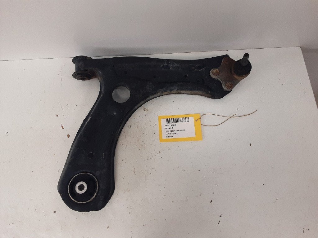 BRAS DE SUSPENSION AVANT DROIT (TRIANGLE) Skoda Rapid, Utilisé, Info@skoda-auto.de, Skoda, Max-Planck-Straße  3-5
64331  Weiterstadt, DE