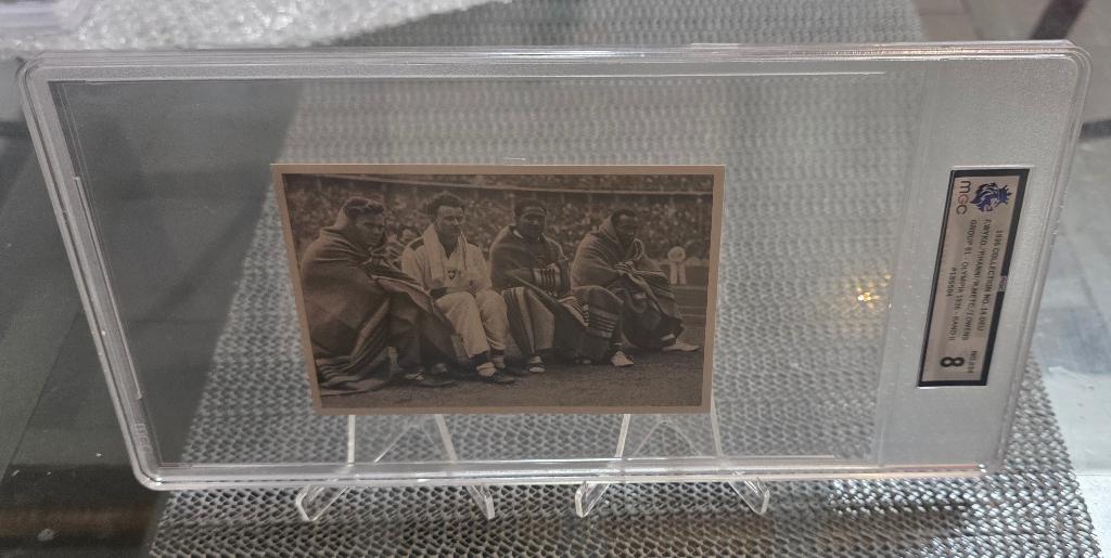 NO Panini+NO PSA+Olympia 1936+Jesse Owens+Reemtsma #34+MGC 8, Collections, Articles de Sport & Football, Comme neuf, Affiche, Image ou Autocollant