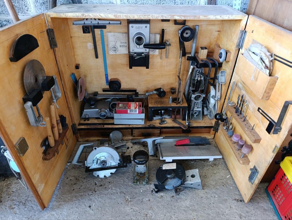 Coffret , armoire vintage outils Aeg 60's-70's