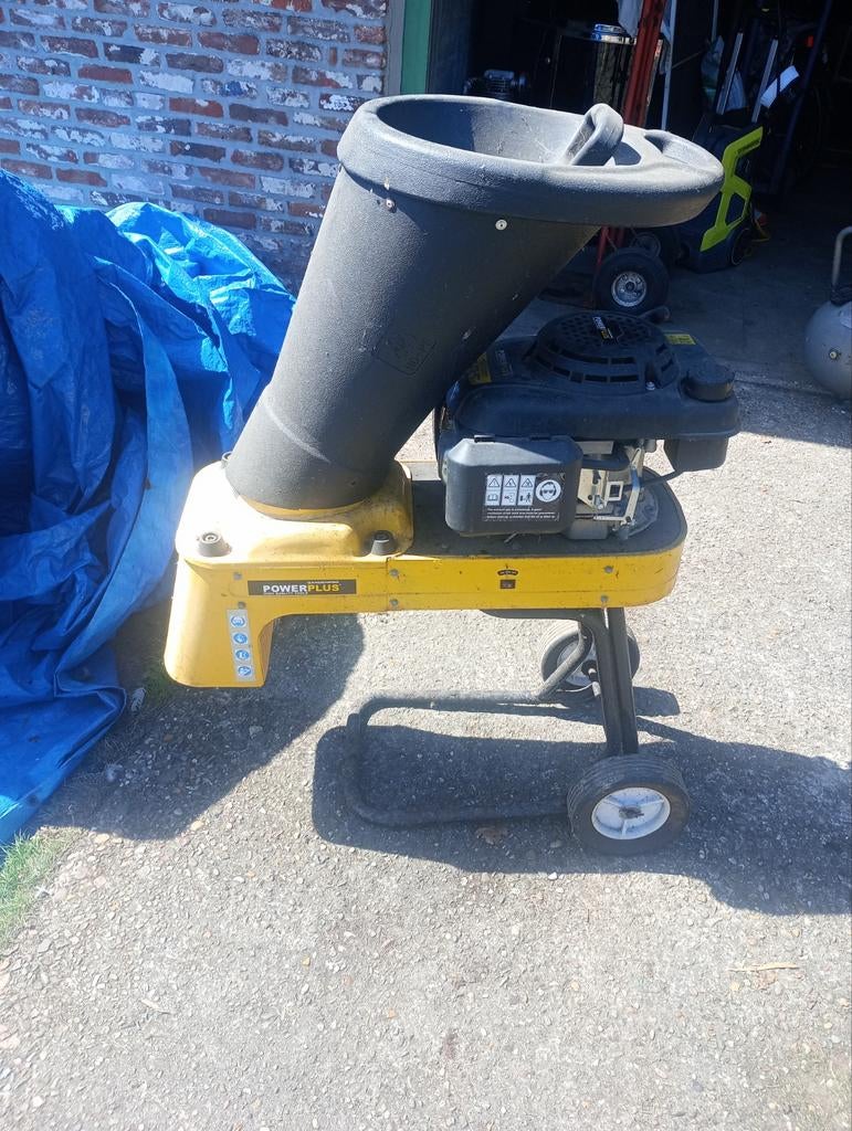 Lot huisraad en gereedschappen voor opkoper of export, Ophalen