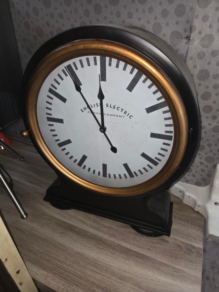 Horloge, Enlèvement, Horloge sur pied