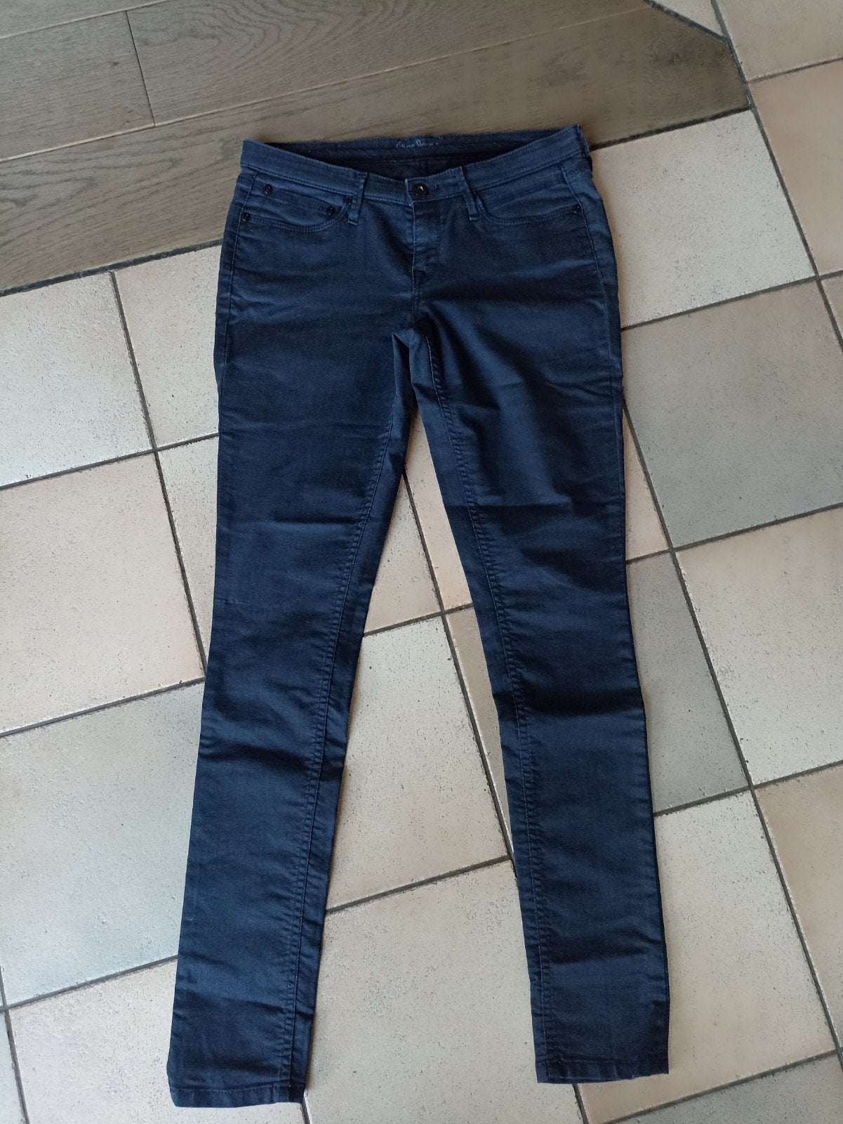 Pantalon Pepe Jeans slim enduit bleu taille 29/32
Modèle Kin, W28 - W29 (confection 36), Enlèvement ou Envoi, Porté, Bleu