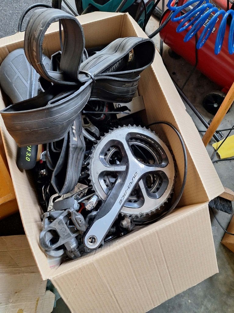 grote doos vol fietsonderdelen, Ophalen, Gebruikt