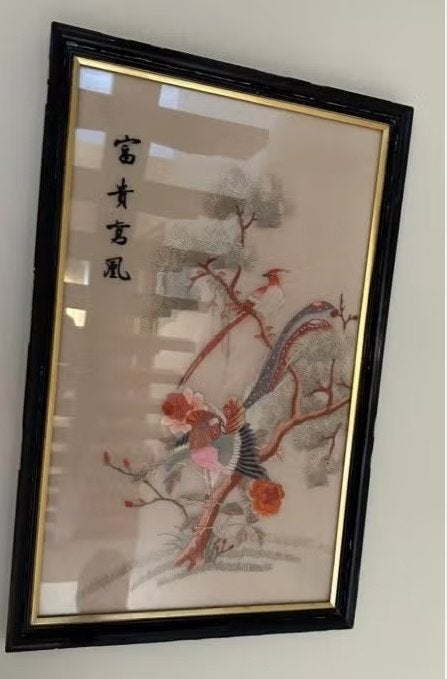 Œuvre d'art orientale en soie avec oiseaux et fleurs, Enlèvement