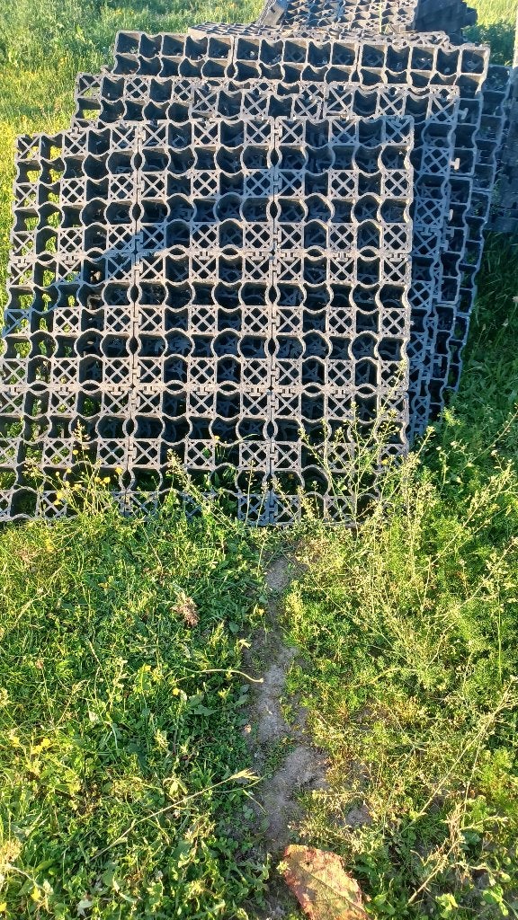 Kunststof dallen gras of kiezeltjes, Tuin en Terras, Tegels en Klinkers, Ophalen, Zo goed als nieuw, Kunststof