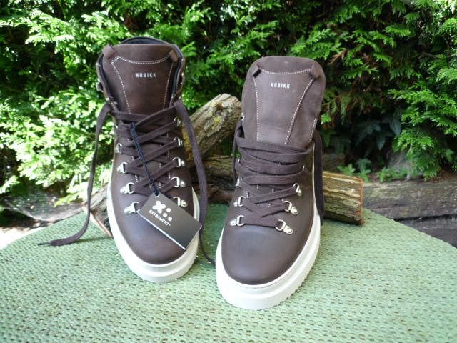 Chaussures Marque NUBIKK en cuir brun ABSOLUMENT NEUVES, Enlèvement ou Envoi, Neuf, Brun, Baskets