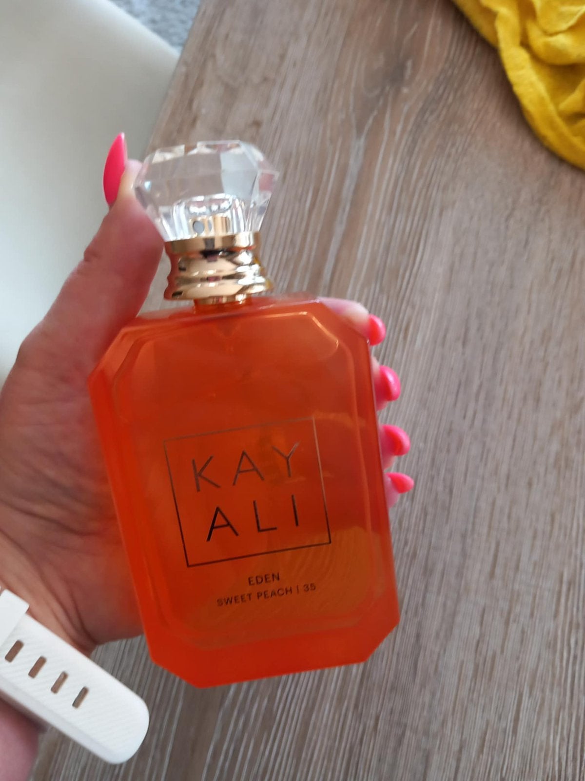 Kayali Eden sweet peach 35 100ml, Bijoux, Sacs & Beauté, Beauté | Parfums, Enlèvement, Comme neuf
